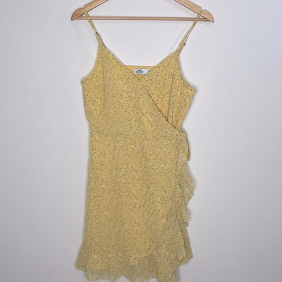 Hollister Mini Dress Overlap Yellow size Medium - Picture 4 of 9